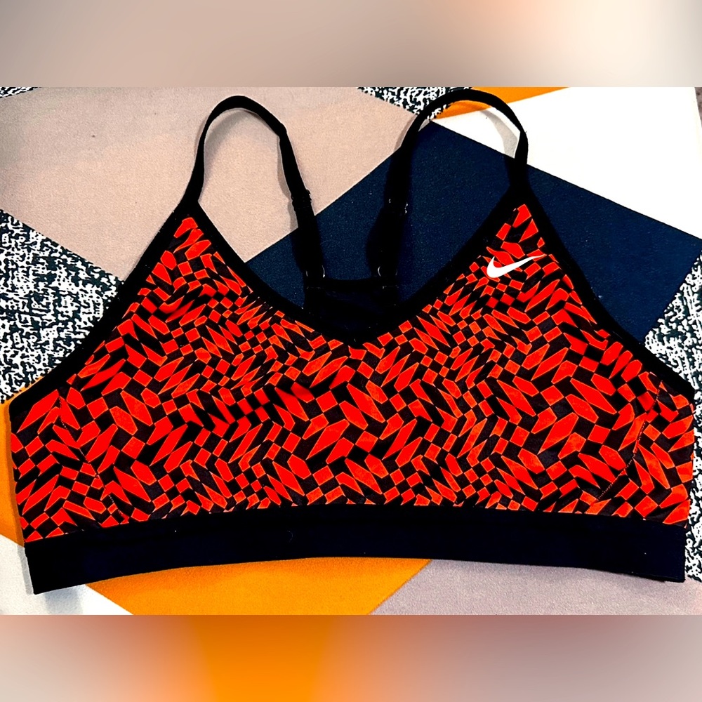 🌹🌹Nike black & red sports bra XL